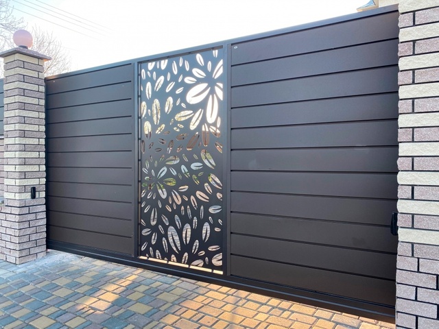 Ворота распашные металлические панели с декором (4500х2000 мм)