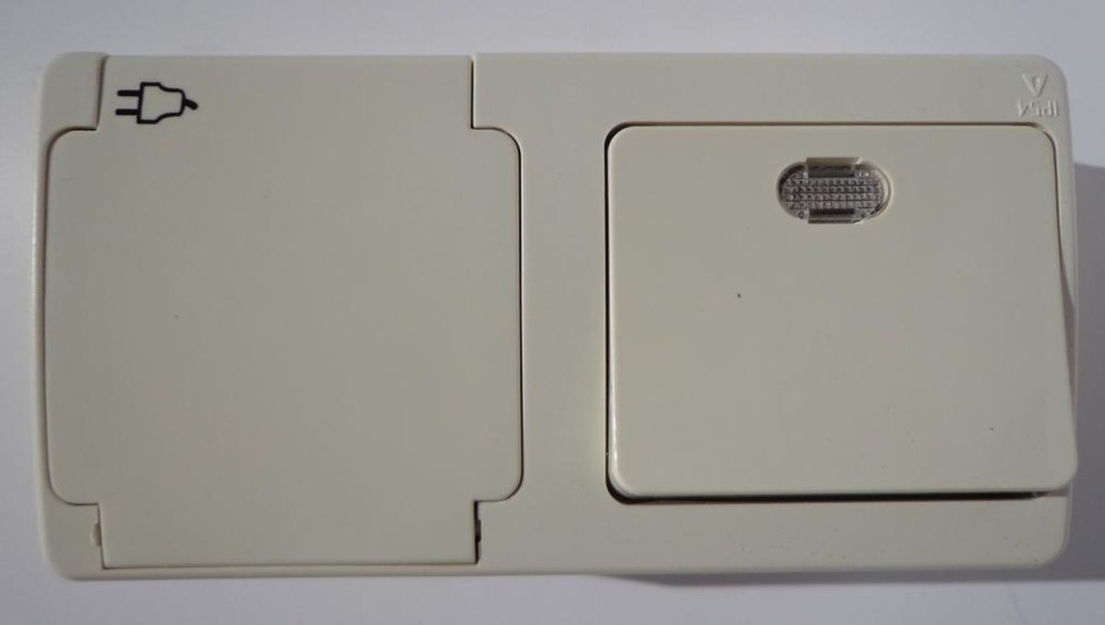 Блок выключатель одноклавишный проходной с подсветкой + розетка с заземлением GUNSAN Nemliyer влагозащищенный Кремовой