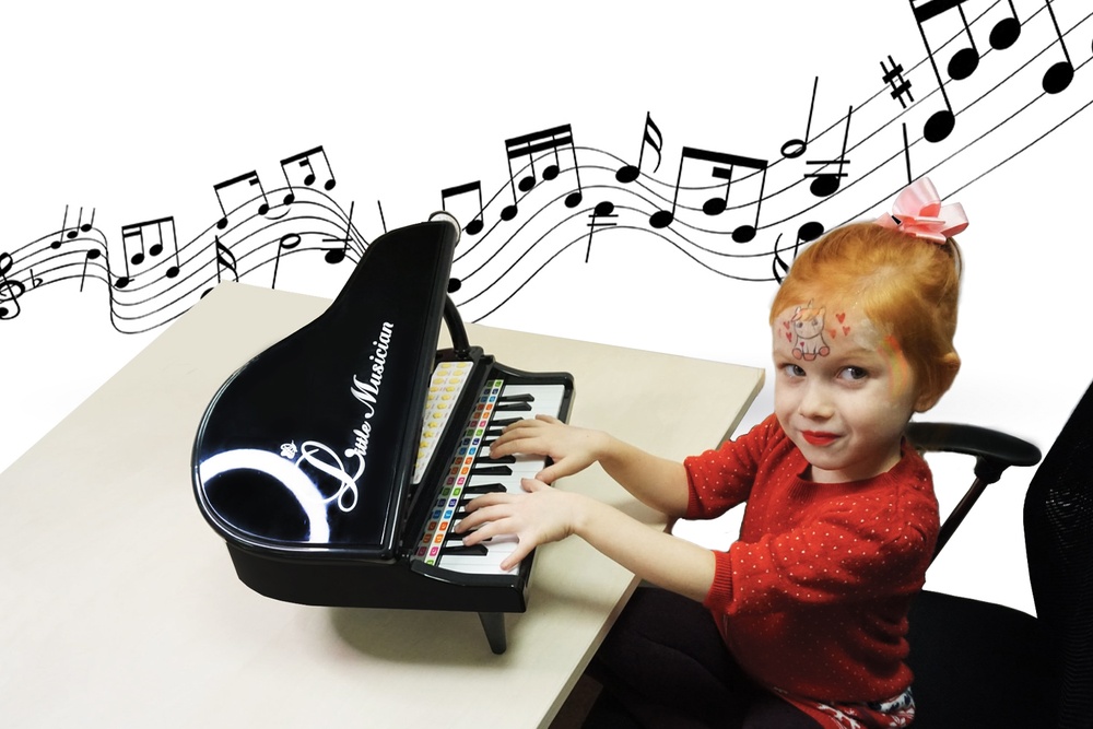 Детское пианино синтезатор Baoli "Маленький музикант" с микрофоном 24 клавиши (белый)