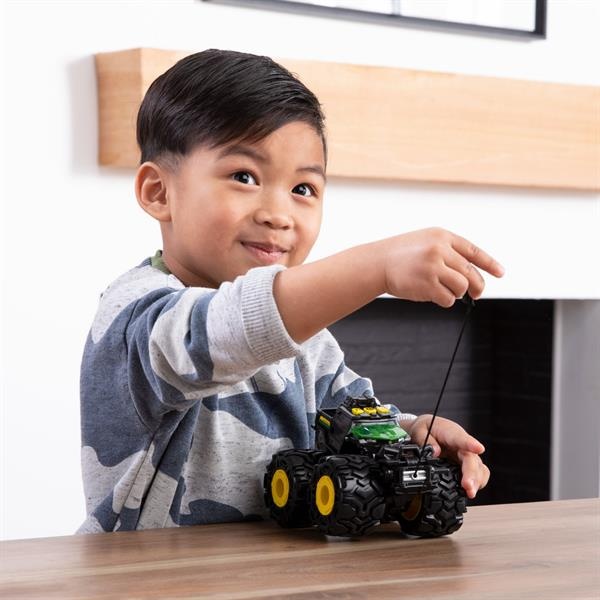 Іграшковий трактор John Deere Kids Monster Treads з великими колесами (37929)